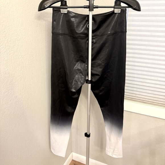 Zyia Active Light and Tight Black White Ombre Shimmer Metallic Leggings Sz 8/10 - Picture 3 of 5